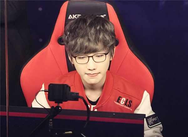 红蓝色依旧 红蓝色依旧